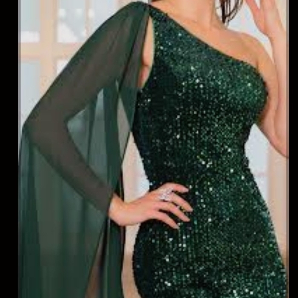 Alisa‎ & Leo Green Sequin One-Shoulder Dress